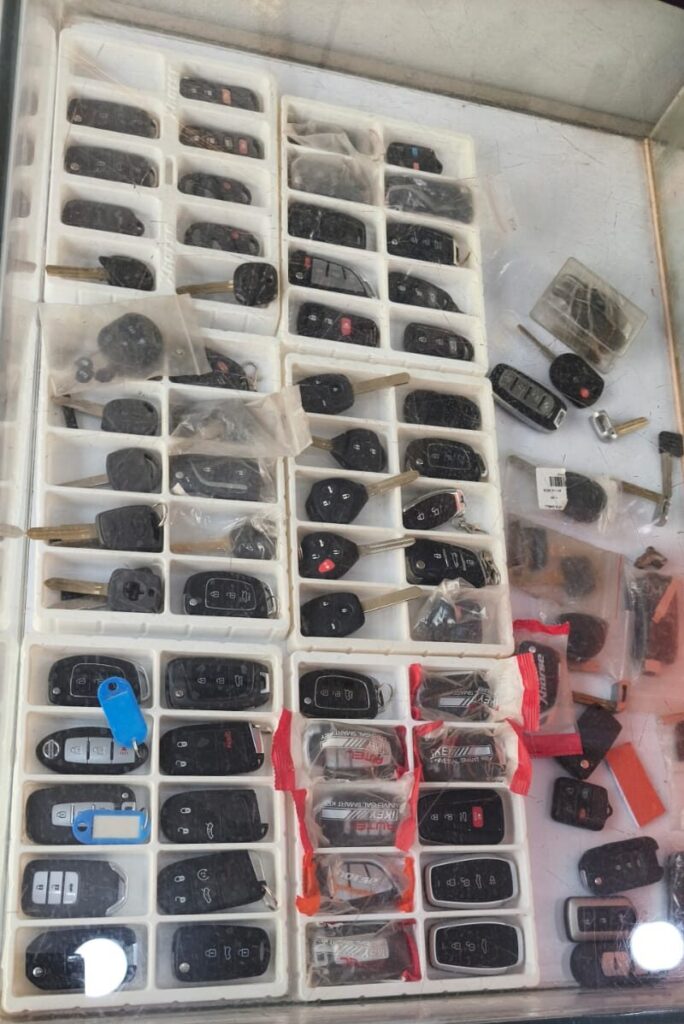 حلول متخصصة في الأقفال وصناعة المفاتيح في الرياض – 0542791104